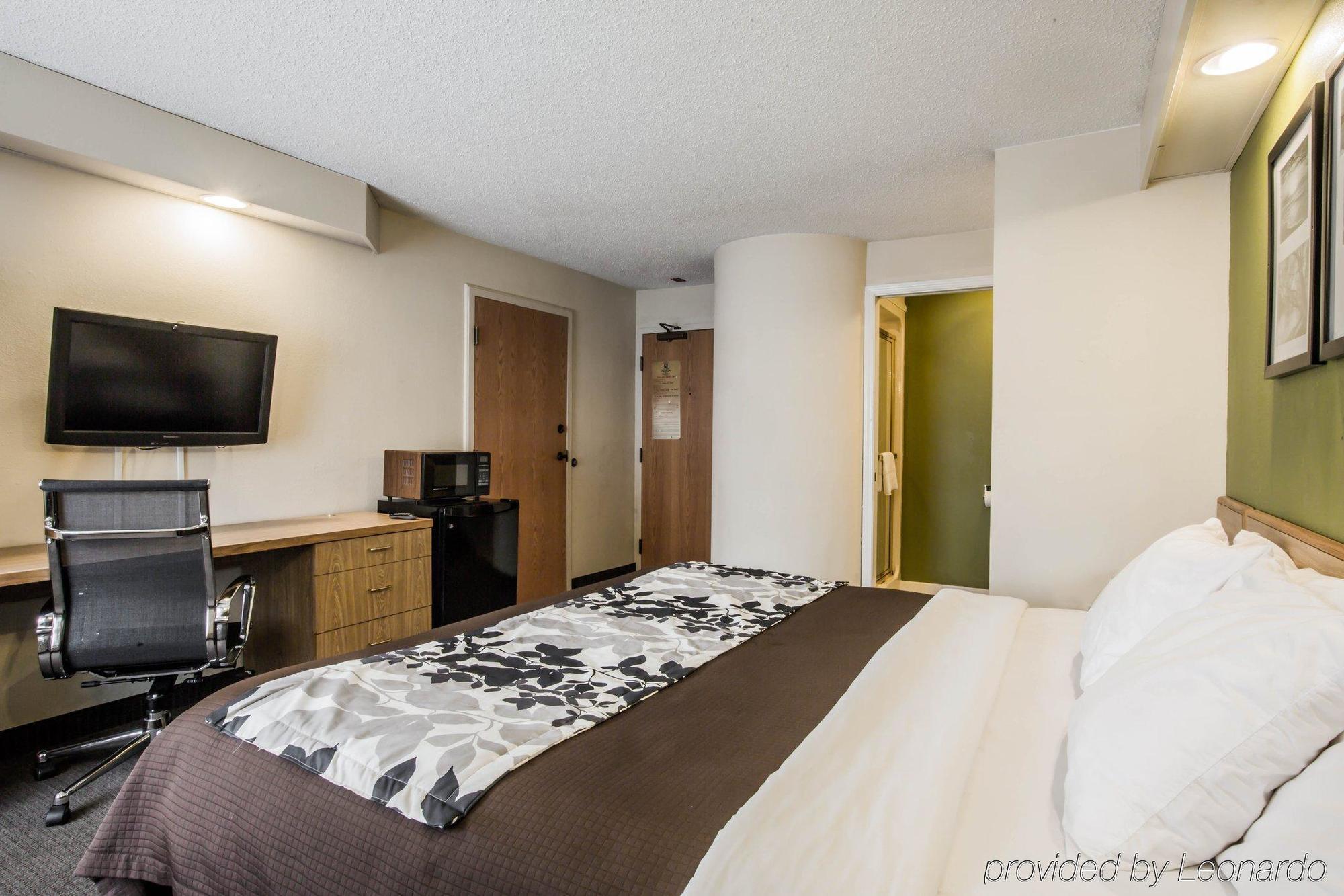 Rodeway Inn Остел Екстериор снимка
