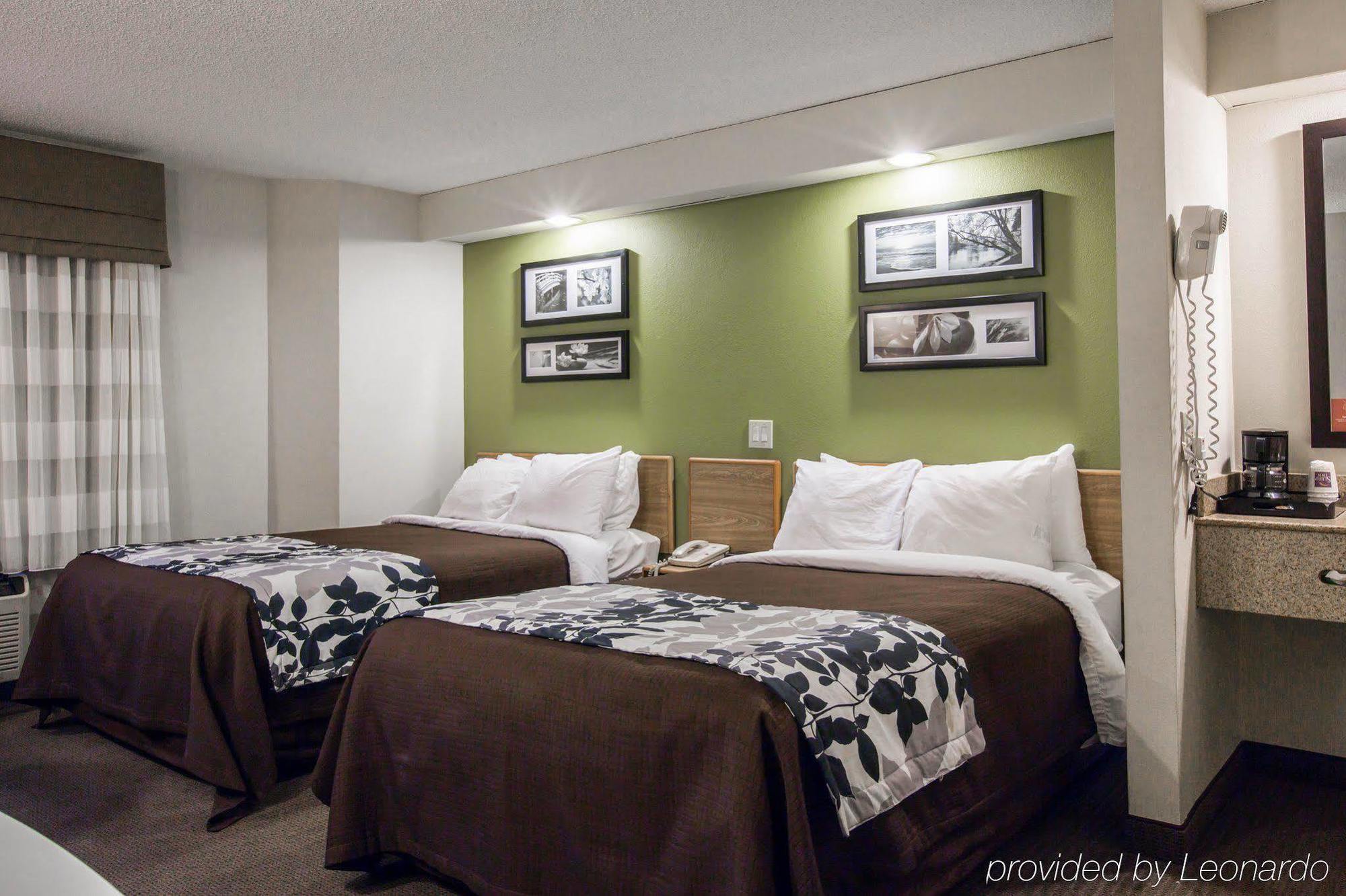 Rodeway Inn Остел Екстериор снимка