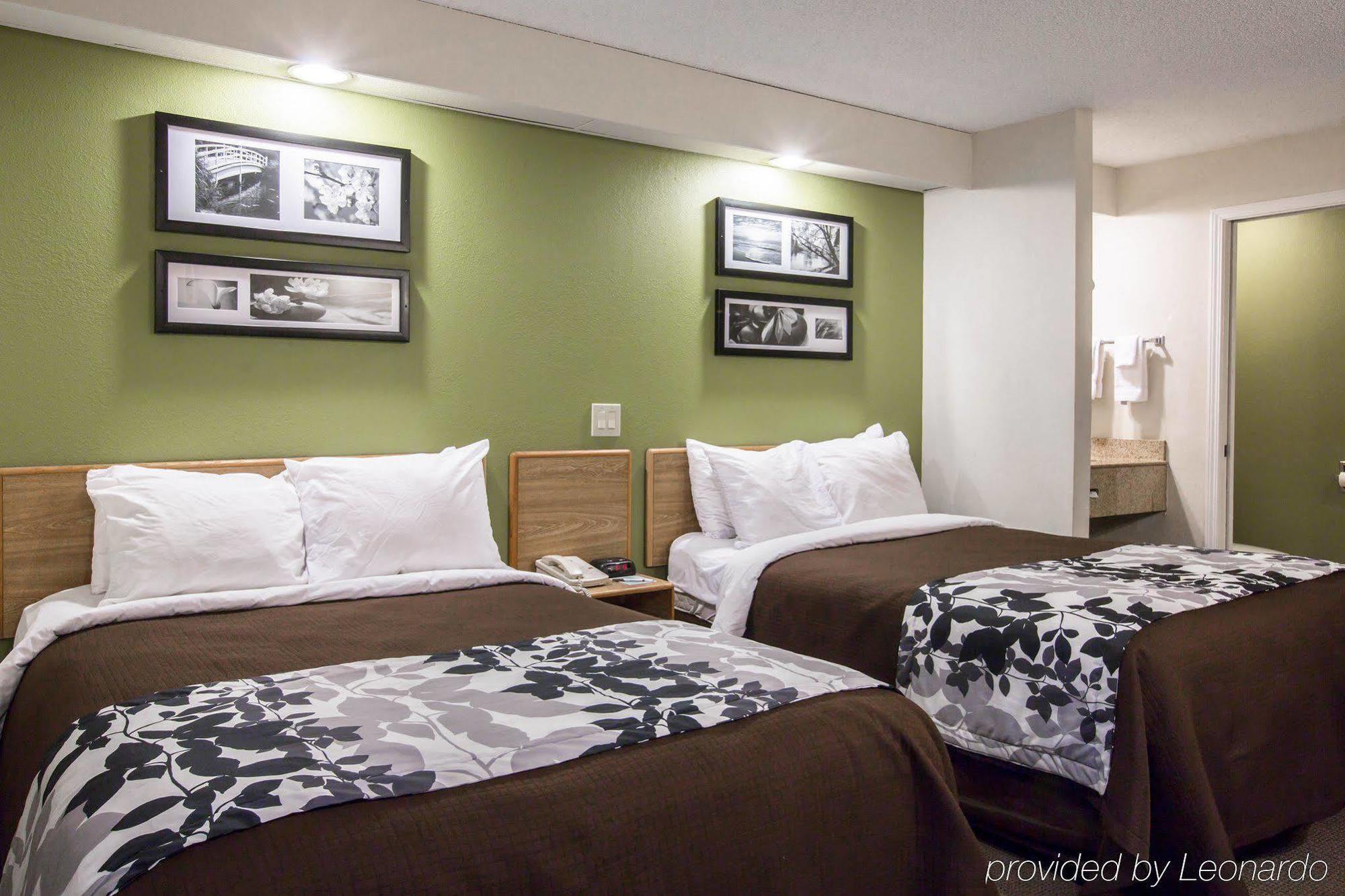 Rodeway Inn Остел Екстериор снимка