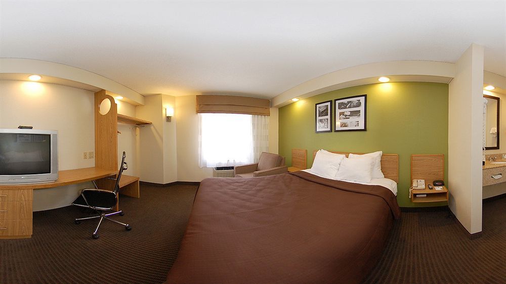 Rodeway Inn Остел Екстериор снимка