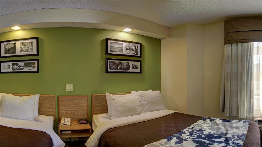 Rodeway Inn Остел Екстериор снимка