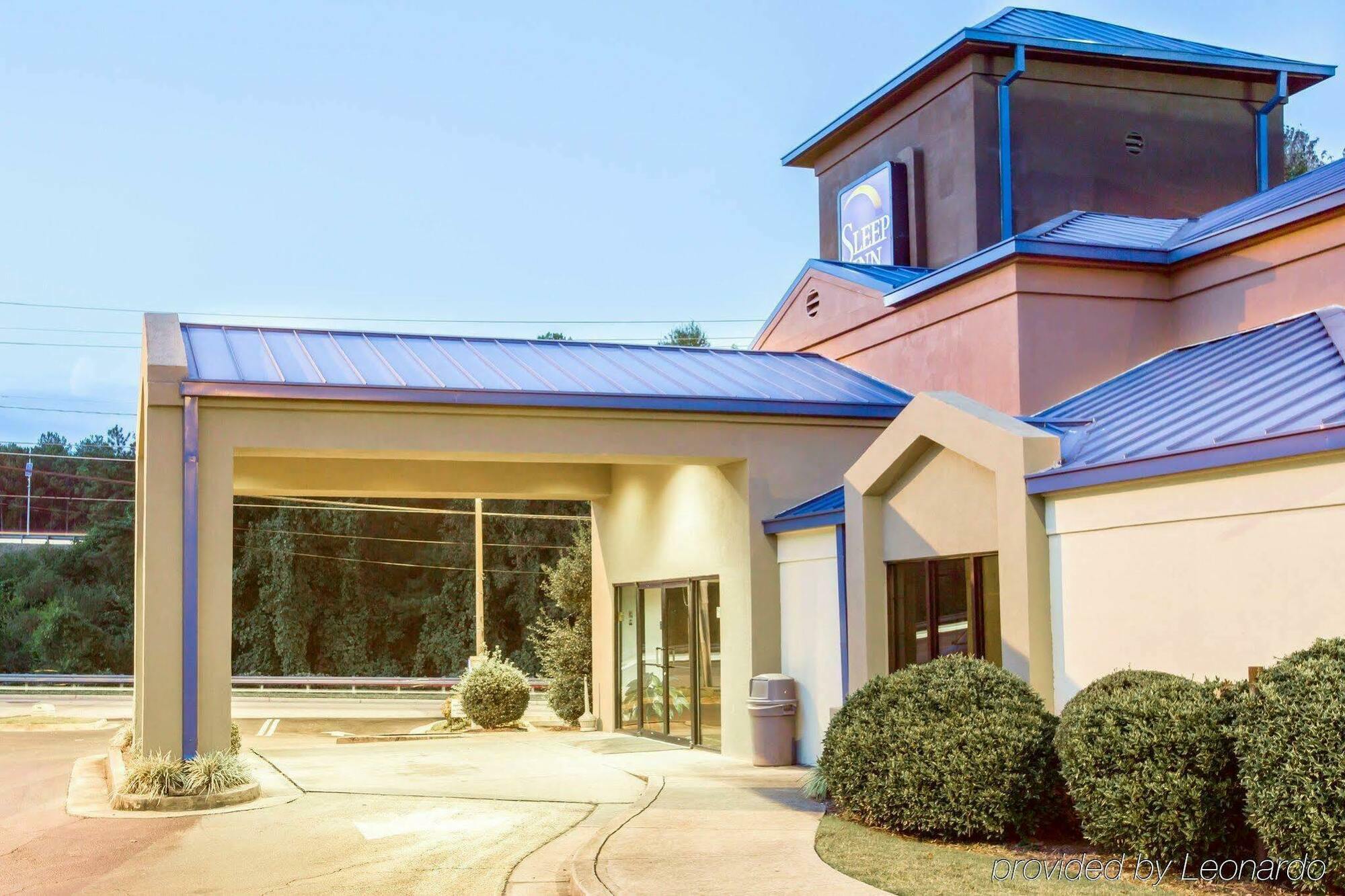 Rodeway Inn Остел Екстериор снимка