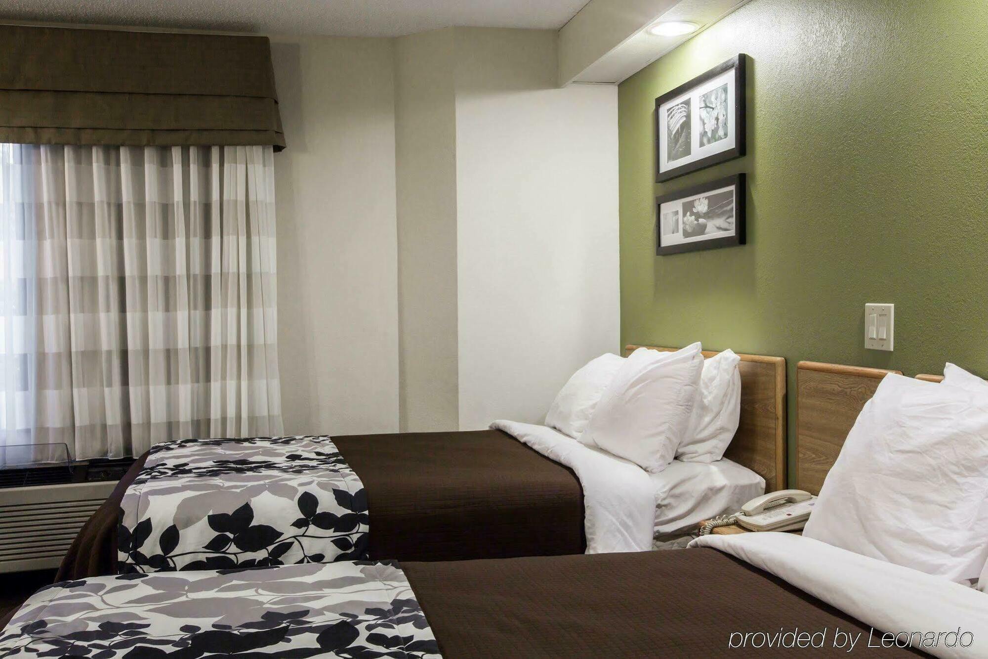Rodeway Inn Остел Екстериор снимка