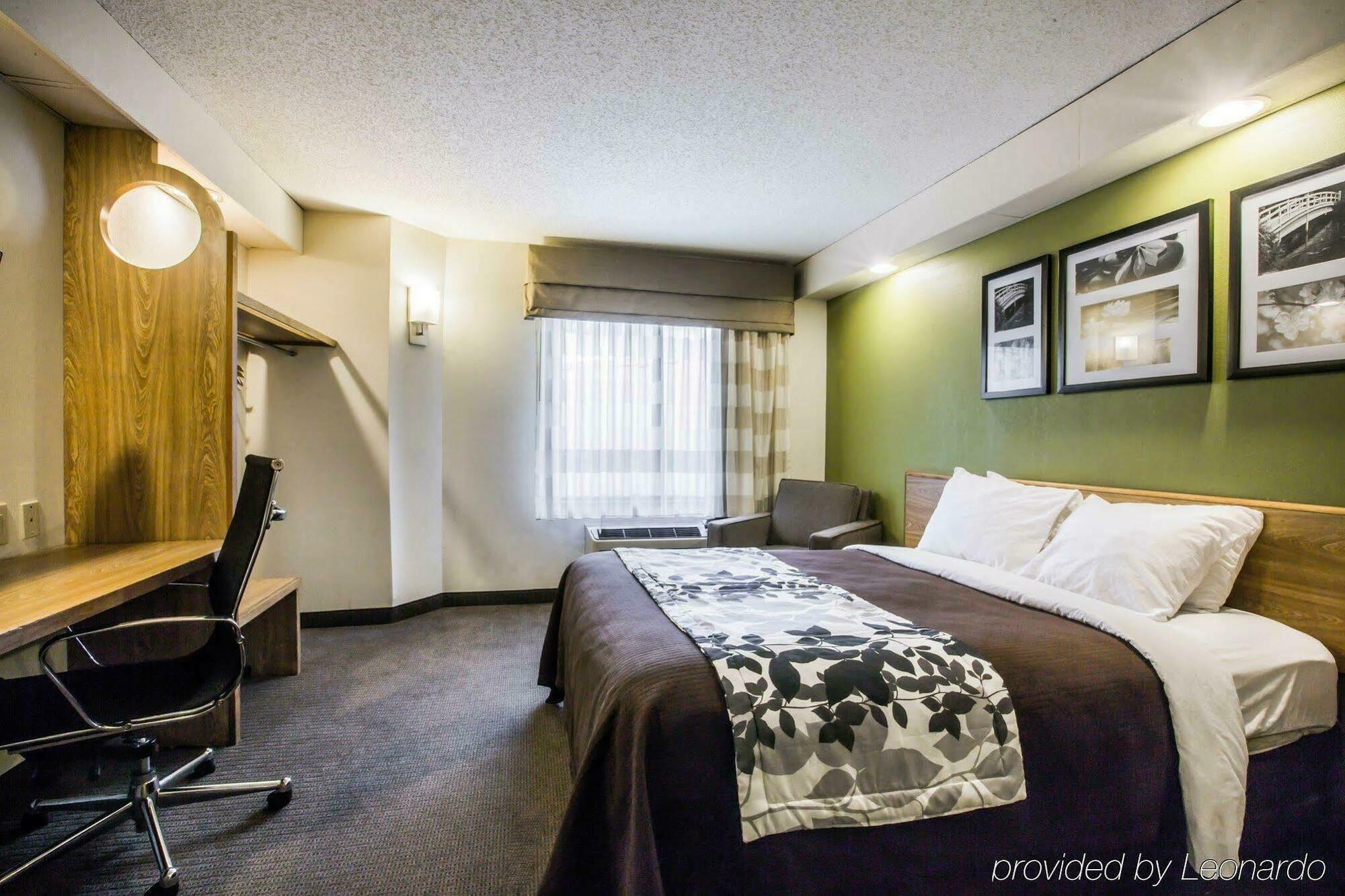 Rodeway Inn Остел Екстериор снимка